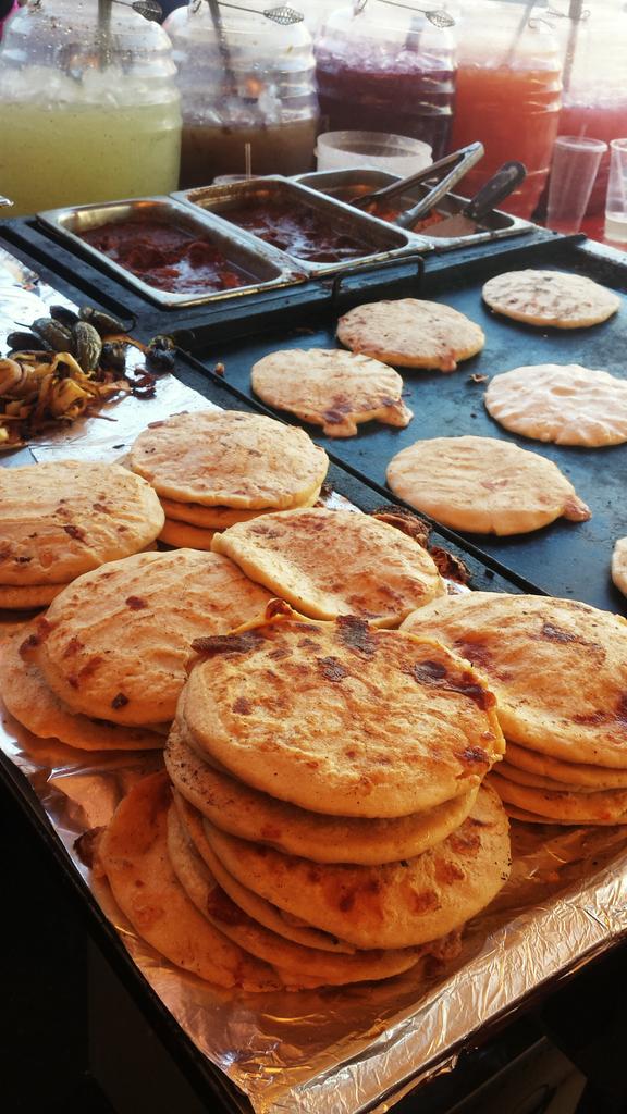 mrjuliohuerta's tweet photo. Street Vending or Sidewalk Vending is illegal in Los Angeles #foodlive http://t.co/vhCa7sUfLO