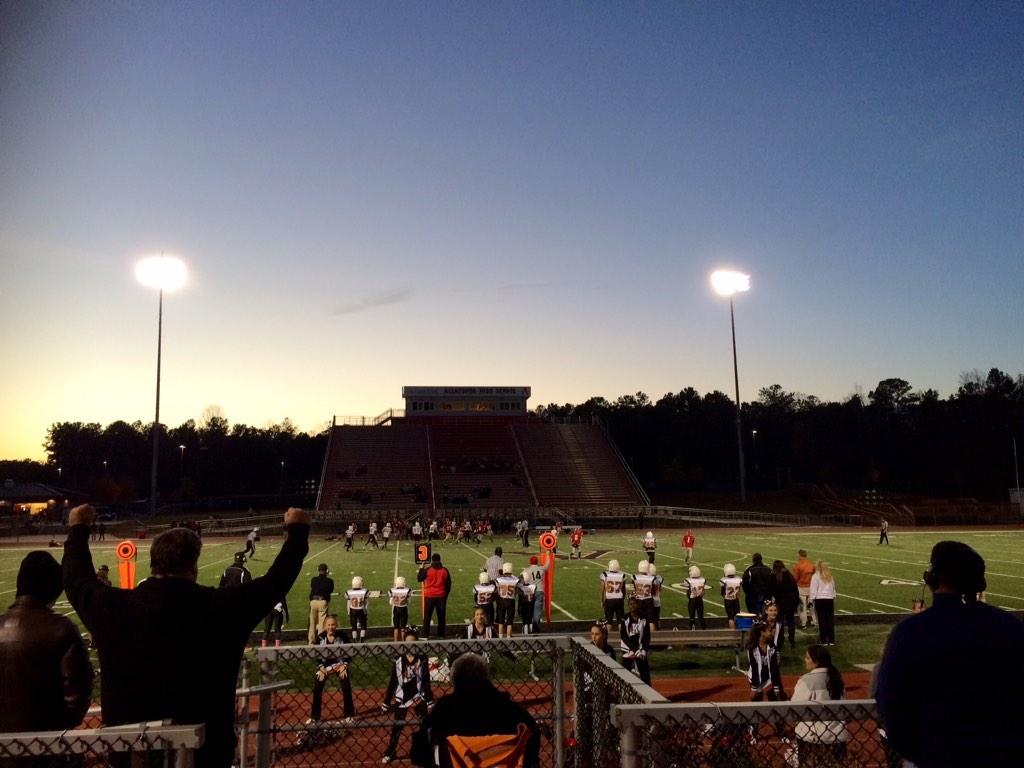 ImAprilNotMay's tweet photo. Saturday Night Lights! #HookEm @KellJrFootball http://t.co/1sadJMm89Q
