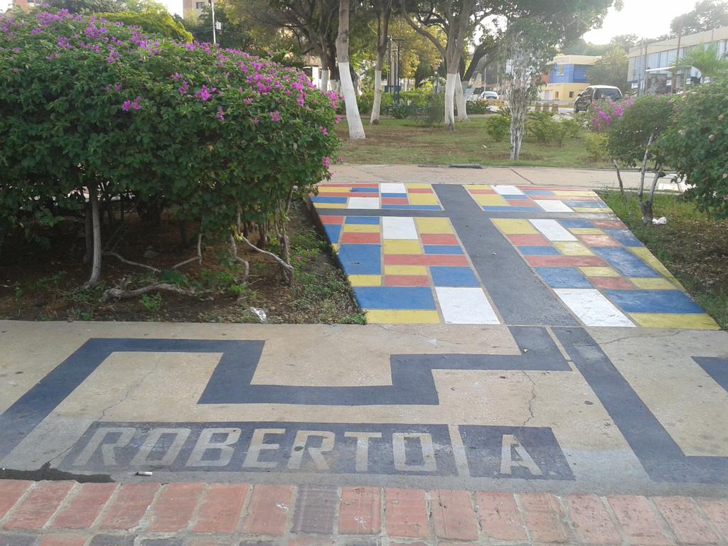 Dniel_ito's tweet photo. Le resumo mi sabado en la tarde!
Lo q alguna vez marco mi vida y fue mi vida, Campamento Roberto Annese, Plaza Rotary http://t.co/kMytjwLIcS