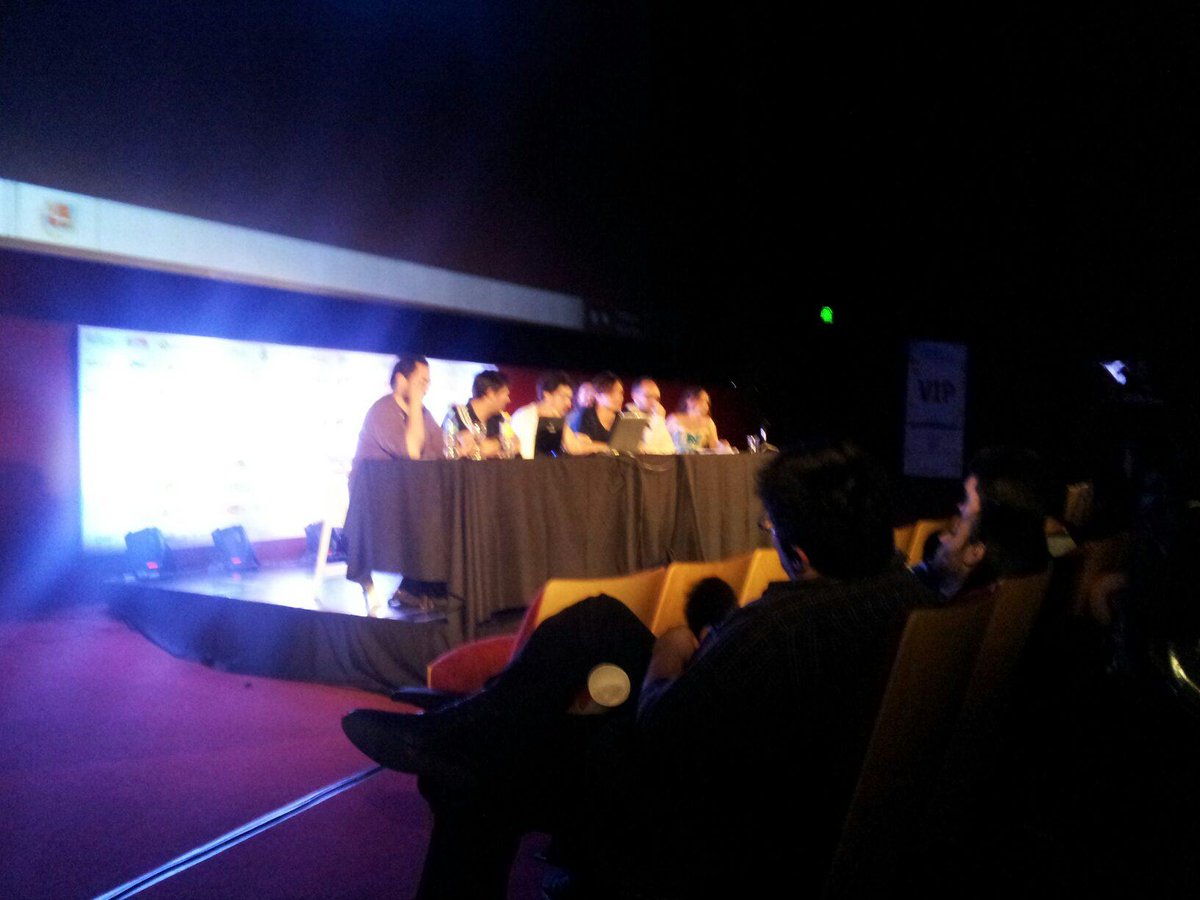 facundomounes's tweet photo. Charla de juegos experimentales en la #EVA2014 con @tembachi @DavTMar @LuOulton http://t.co/23aB7M66wV