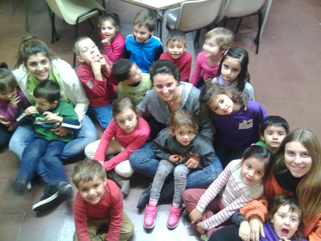 EsplaiStNarcis's tweet photo. Avui els petits de l'Esplai després de cantar unes cançons i d'ajudar a la bruixar a buscar la poció de l'esperança! http://t.co/zl4A2fCvOV
