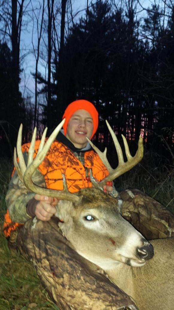 GrimmyTime's tweet photo. @TrajanGrimsrud with a giant 12 pointer #deerslayer with help from @AOOliveto17 #deadbuck http://t.co/TCXsN7bV8X