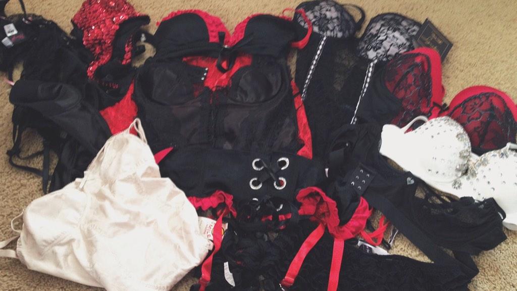_vannyX3's tweet photo. Collecting lingerie counts as a hobby too right? #noteventhehalfofit #organizing http://t.co/miprmgWrVa