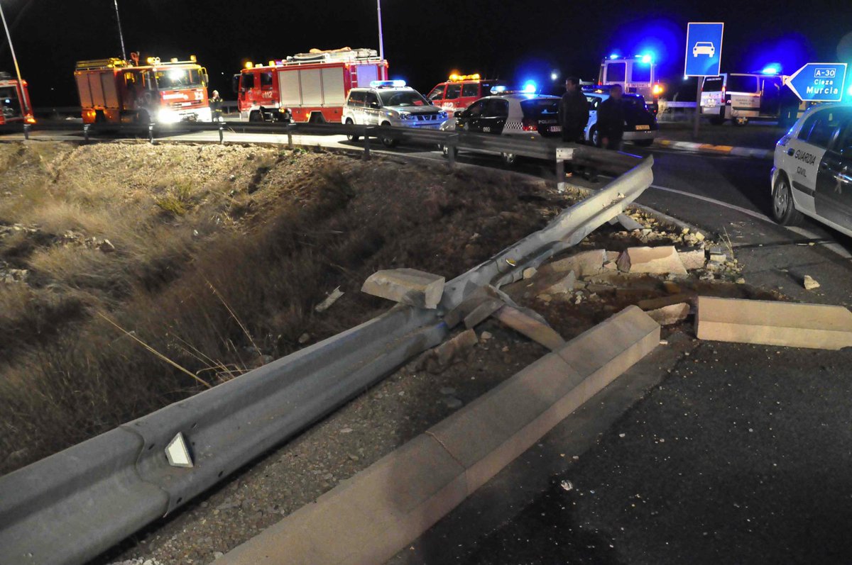 diariolaopinion's tweet photo. Ascienden ya a 10 los muertos en el accidente de #Cieza (9 mujeres y un hombre): http://t.co/fwEjRmLtSF http://t.co/wOaSE1msCa