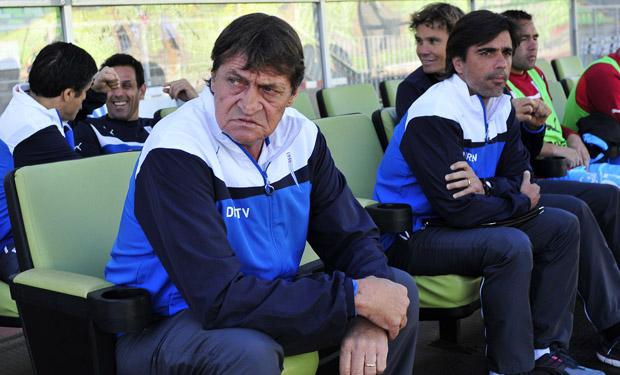 vamocruzados's tweet image. .@latercera: Julio César Falcioni: "Los errores siempre los pagamos muy caro"http://t.co/A3jIH67CDk | ¿Y ud sería un error de US$ 450 mil?