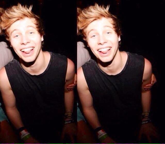 lolitahttps's tweet photo. RT OR U ARE NEVER GOING TO MEET THEM! JESUS SAW YOU OPENING THIS! DO IT #vote5sos http://t.co/STsnGnWT0p