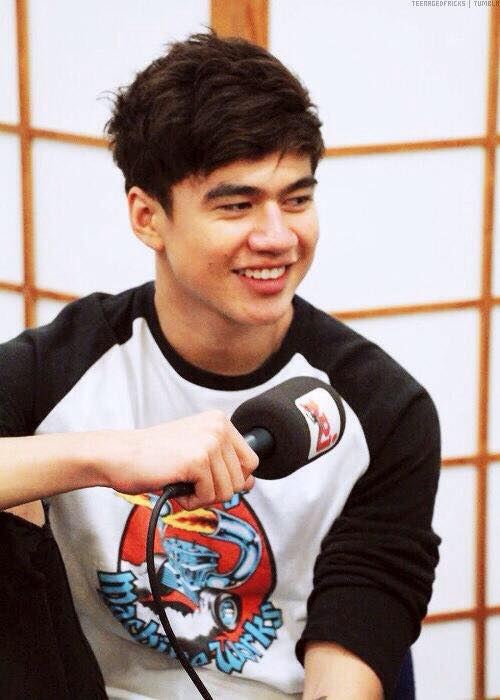 lolitahttps's tweet photo. RT OR U ARE NEVER GOING TO MEET THEM! JESUS SAW YOU OPENING THIS! DO IT #vote5sos http://t.co/phcGg5fTi4
