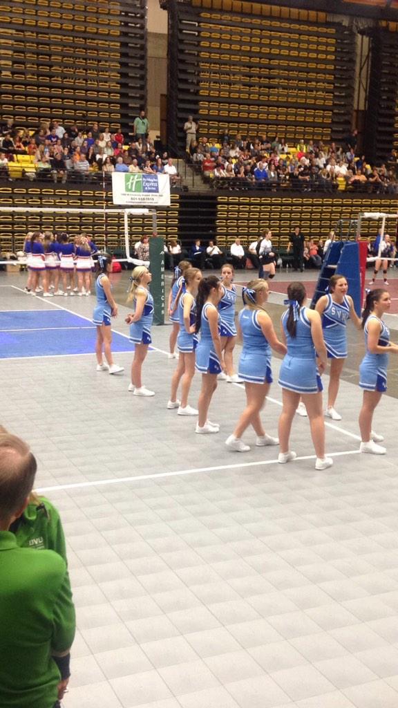 curly__jake's tweet photo. If this gets 100 RT @skynutzz13 the eligible bachelor will kiss one of these cheerleaders. RETWEET!!!! http://t.co/n5ucOtxJ6B