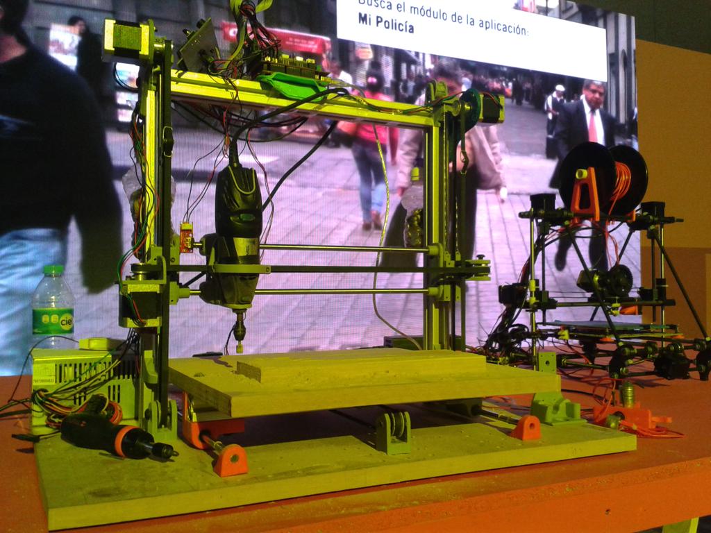 soypammtz's tweet image. Las piezas de estas impresoras 3D fueron hechas en otras impresoras 3D!!! #printception en #TagCDMX JAJAJA
