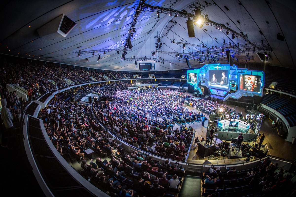 2014_WCS_Crowd