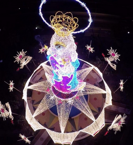 globovision's tweet photo. #EnImágenes Así luce "La Chinita" en Navidad http://t.co/to6pft4Qqw http://t.co/3ZN4O3j3TC