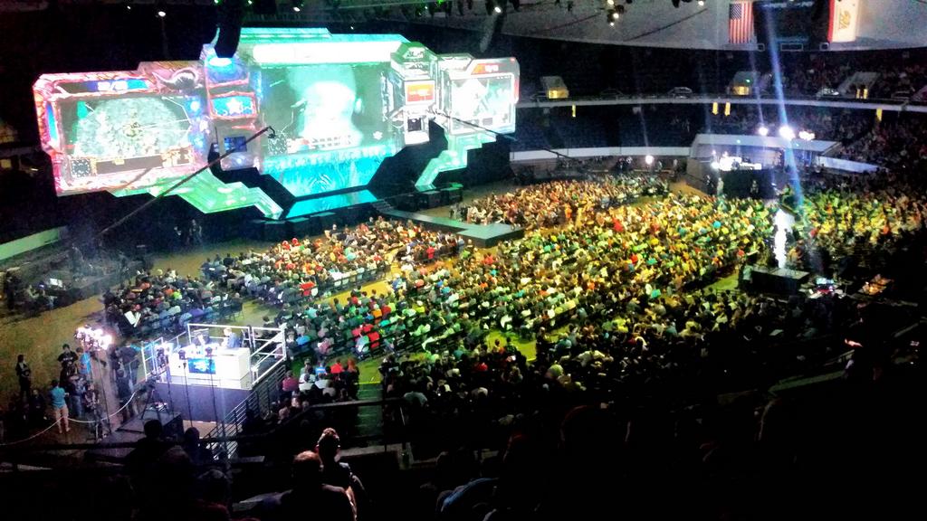 DeMuTV's tweet image. “@JINX: The stage for the #Starcraft finals is so cool. #BlizzCon2014 http://t.co/QdSp5Alz9h” holy cow looks sick!!!