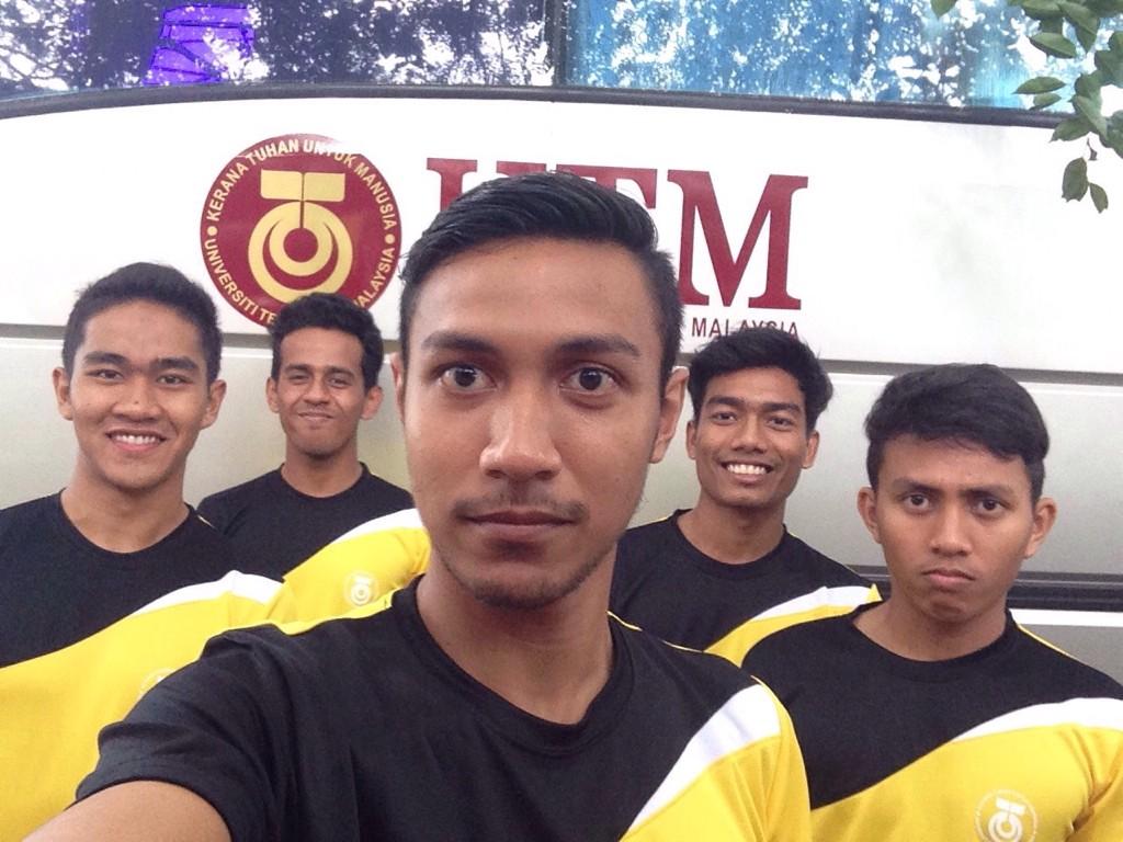 hzfxh's tweet photo. “@UTMFC: #masumcup #utmfc #UTMawesome http://t.co/zYQ3J8KlPl”cc capt @hilmizainuddin