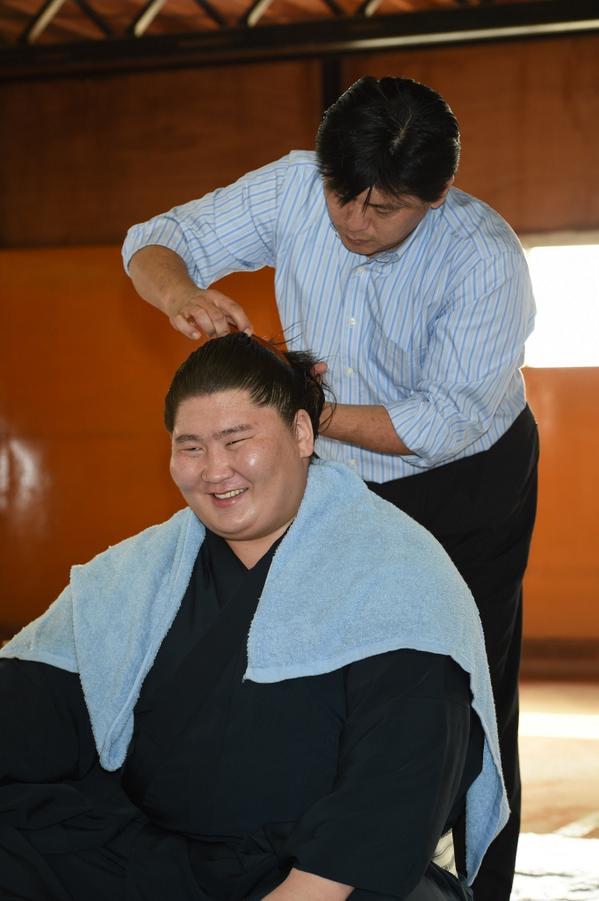 逸ノ城 初マゲ結ってこの笑顔 お相撲さんになった気分 って かわいすぎか Togetter 逸ノ城 初マゲ結ってこの笑顔 お相撲さんになった気分 って かわいすぎか Togetter