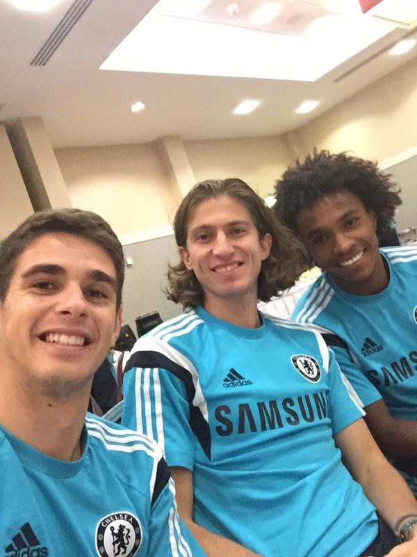 DizzyDazler's tweet photo. @oscar8 @filipeluis @willianborges88 Tish Simmonds poses with Oscar &amp; Willian http://t.co/Fe2VvEX6RY