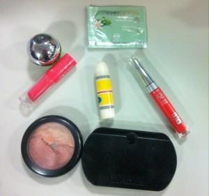 ELLEMexico's tweet photo. Descubre si el #EquipoELLE comete o no un crimen de belleza #ElleBlog #Enlabolsade #MustRead http://t.co/FcALgeDayt http://t.co/umvqZyngA2