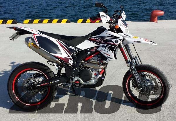 ZERO-G WR250X / WR250R 用 サイドカウル 左右　(黒)