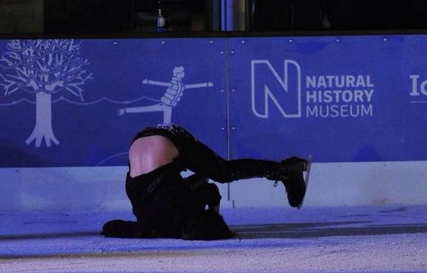 iHarryNavy's tweet photo. omg Harry 😂😂
#EMABiggestFans1D http://t.co/962odW3xqO