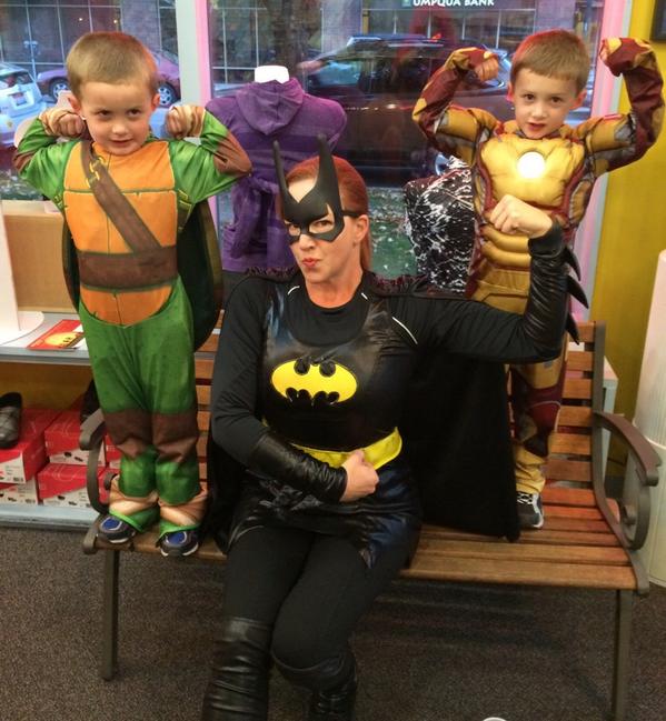 MeetMeMonday's tweet photo. Superheroes were out in force at Meet are Monday tonight! http://t.co/OMNKXTUjCQ