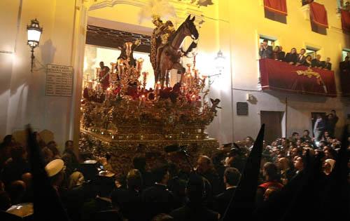 "¡OÍDO PASCUÁ! ... ¡POCO A POCO MIARMA! ¡CON MIMO! ... ¡QUE TRIANA SABE ESPERÁ A MI CRISTO!" #BuenosDías