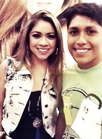 RevelJair's tweet photo. @ZofiZaro and @RevelJair  una gran cantante una gran persona http://t.co/3U1flEgUJ4