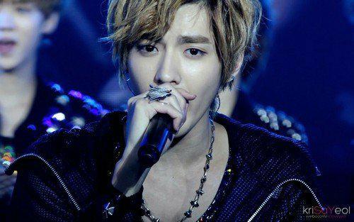 WYF_MyDaddy's tweet photo. 121028 ปะป๊าคลหล่อที่มะยู้ว่ามียูกหล่อฝ่า คิกๆๆ ขริป.ยิ้ม  #mini2fan #WuYiFan http://t.co/0BJrFxH550