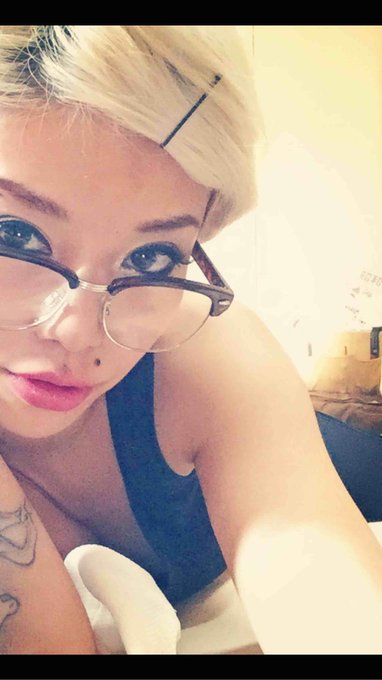 上歯茎裏にあるモンローピアスのキャッチ部分にから軸に柚子胡椒が入り込んだっぽくて、、むちゃ痛い&hellip; http://t.co/xNMvC4QLMk