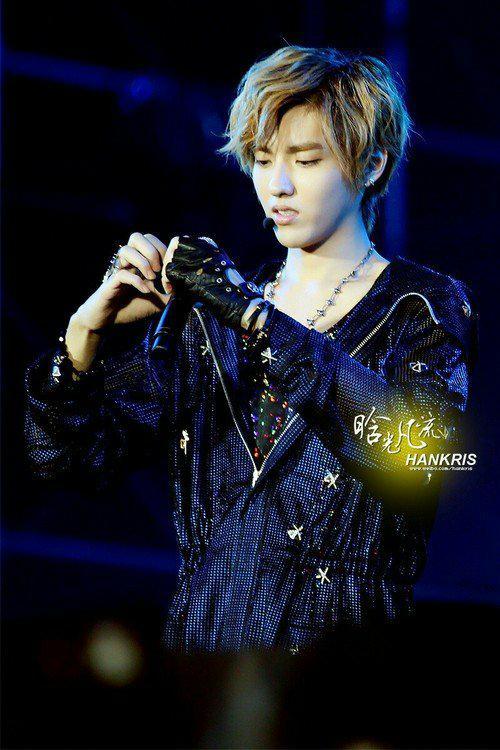 WYF_MyDaddy's tweet photo. 121028 หัวใตมานทามงี้อ๊ะป่าวเนะ #WuYiFan #mini2fan  .มองงงๆ 😶? http://t.co/OrKEbiNakI