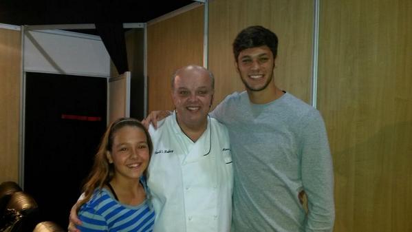 goodfoodSA's tweet photo. @charlswim with @CakebossCastano #GFWS2014 http://t.co/Njos3M6Gah