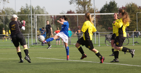 MaassluisVDL's tweet photo. Ivm de bekerkraker VDL VR 1 – MVV VR 1 is er een aanpassing in het schema van vanavond. http://t.co/eEaBhwBC1R http://t.co/6Jno0eiyl4