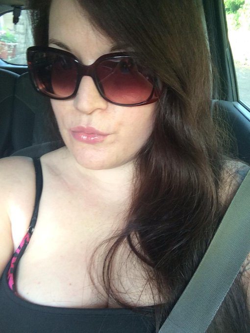 Off to the shops to pick up last minute things for my vacation! http://t.co/M5RzTllsCA