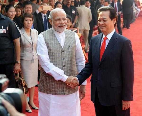 tkparida's tweet photo. PM Shri @narendramodi with
the PM of VietnamMr. Nguyen Tan Dung 
at Rashtrapati Bhavan earlier today.

RT http://t.co/HxopsBBpgb