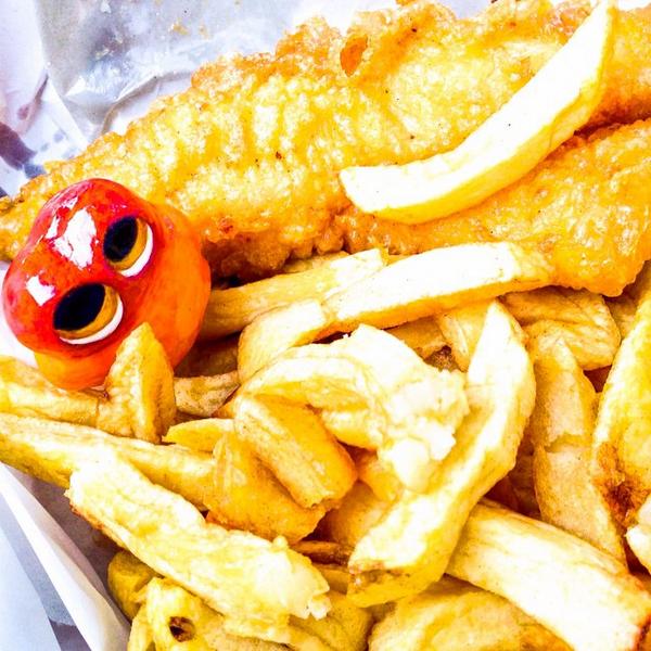CHWE_Museum's tweet photo. 【 Miz Pantry's Travel No.011 】
"#Fish &amp; #Chips" #London #Hampstead #Gourmet #FishBones #Yummy https://t.co/L0DFlf9pjP https://t.co/TzCt1QIAJG