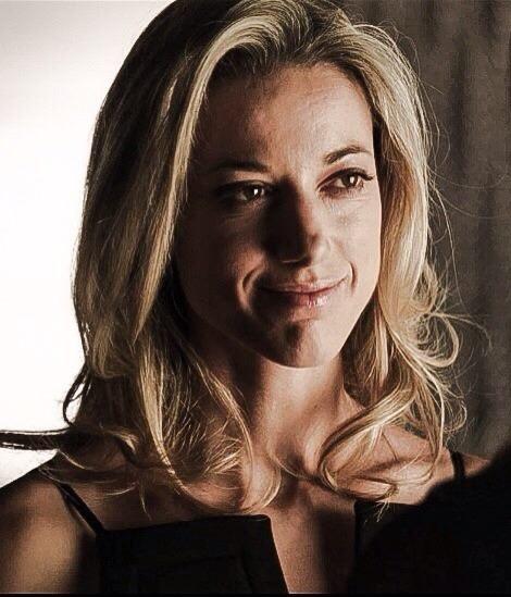  happy birthday Ms. Zoie Palmer may your day be filled with love & laughter-thank you 4 sharing yourself 
