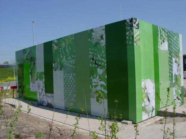 DecallC's tweet image. Prorail en woningb.ver.weten wat duurzaam- en vandaalbestendige, gedecalliseerde gevels toevoegen aan de leefomgeving