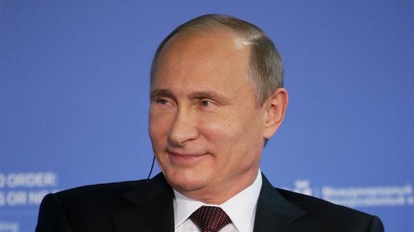 ntvru's tweet photo. Путин поздравил ветеранов #ВОВ с 70-летием освобождения Украины от фашистских захватчиков http://t.co/ZJJB5HH18B http://t.co/JbikBxlX9N