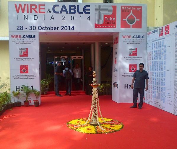 SAMPsrl's tweet image. Live from 1B55 Booth before the start of #WireandCable India!
@Sampspa shows the BM630 #Buncher
#seeyouinmumbai