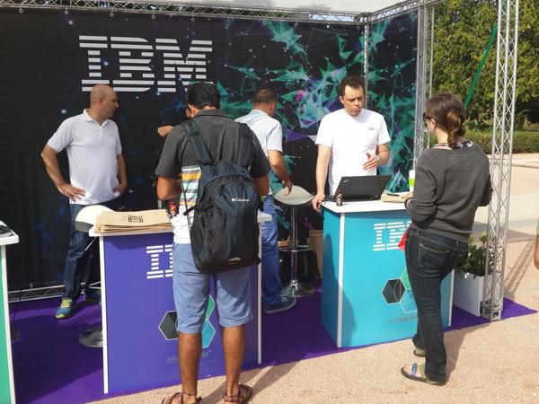 mirmirber's tweet photo. "@HilaZoreaNaim: Having fun with #ibmbluemix at Tel Aviv university @alex_lavolpe @DrorPearl @ErminiaN http://t.co/hP7mfI5qla" Bluemix Rocks