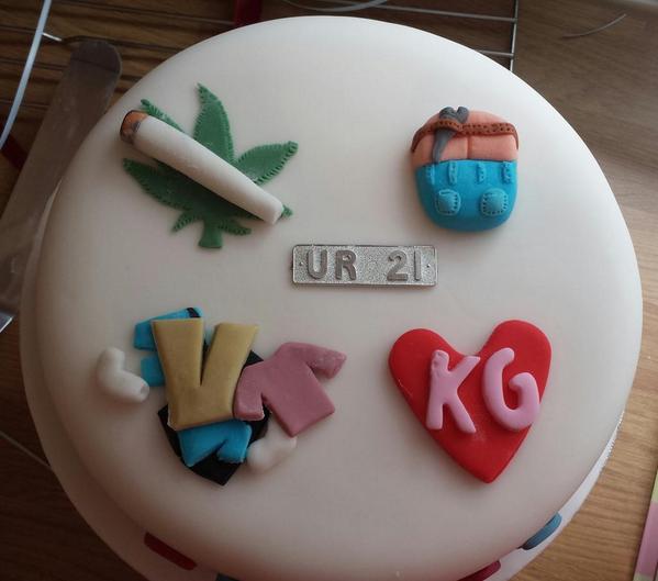 HMHCakes's tweet image. Happy 21st birthday to my nephew @cRunnalls1 hope you liked your cake! Love you xxx