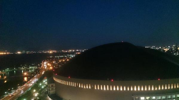 69da2shiii's tweet photo. 海！ドーム！夜景！素敵かよ！！！！！ http://t.co/nsw31qLGSu