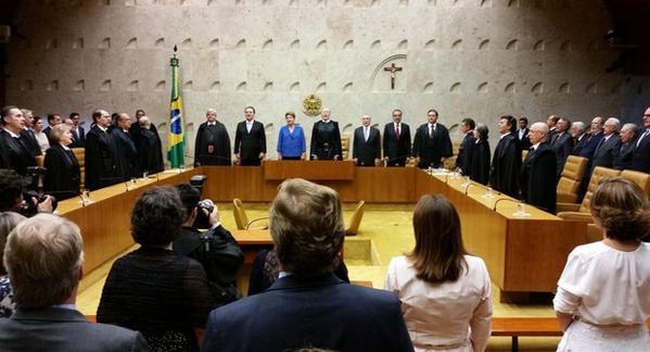 g1's tweet photo. Reeleita, Dilma indicará ao menos seis nomes para o STF http://t.co/xK7Vvv1HeZ #G1 http://t.co/wGKBdXd0im