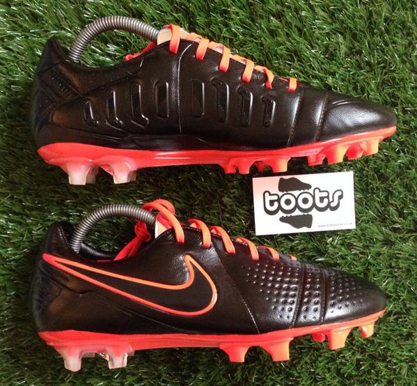 tootsbootsuk's tweet photo. FOR SALE: UK8.5 Nike CTR Maestri customised. With FREE boot stretchers and Black tootsboots #PerformanceLaces £135 👌 http://t.co/R2N8VpIo8y