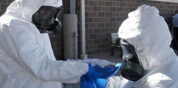 Le_NouvelObs's tweet photo. Ils menacent de répandre Ebola en Europe et réclament une rançon >> http://t.co/NCD2tIh9Zu http://t.co/ylQZHxg6N4