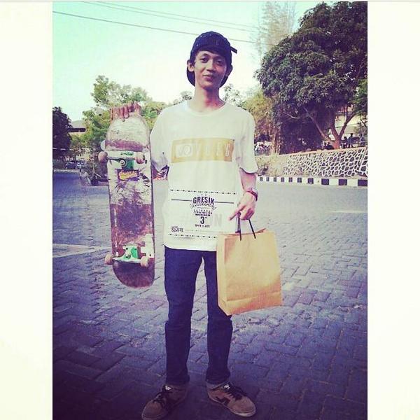 avalancesk8's tweet photo. again and again 3rd place gresik skateboarding @Aldo_abda  how skateboarding are you? http://t.co/n7QNSv7JdL