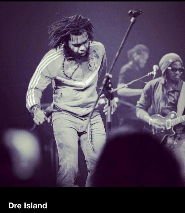 Feeling the vibes, when the music hits u feel no pain!!