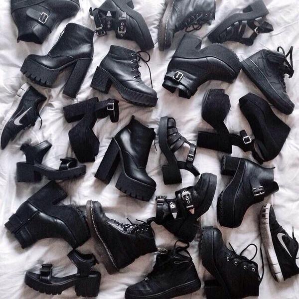 holecoeur's tweet photo. black is the best http://t.co/gJFuWEcatm