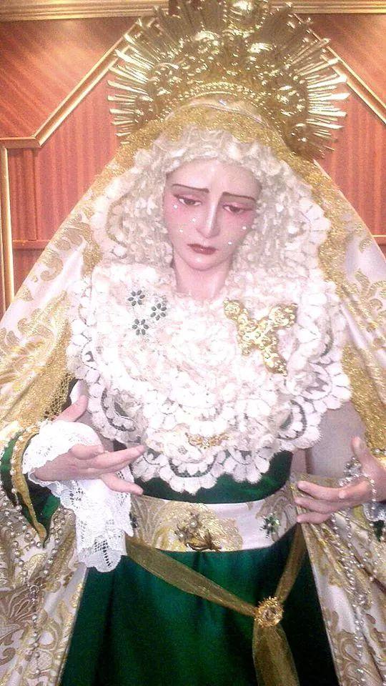 Maria Stma. Del Amor ya luce con su nuevos estrenos en su altar en la Parroquia San Pio X del El Viar.