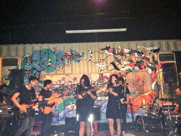 demajorsrecs's tweet photo. Penampil pamungkas di #POPUPgigs malam ini, @NICK_CULT http://t.co/PYzIB9AHd4