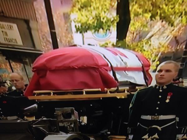 bychristinebswk's tweet photo. Slow march now as badge for #argyllsutherlandhighlanders and #CplNathanCirillos bayonet are placed on top of the flag http://t.co/eacwWt1UYH