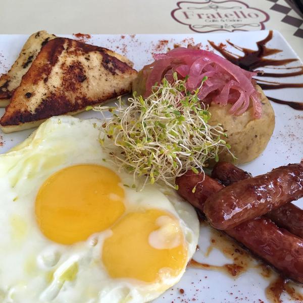 GourmetRD's tweet photo. ¿ Así o más Rico?  Fratello Breakfast  😍 @FratelloCafe 
 http://t.co/toEKs0X3su
. http://t.co/UbnZSGIF3q